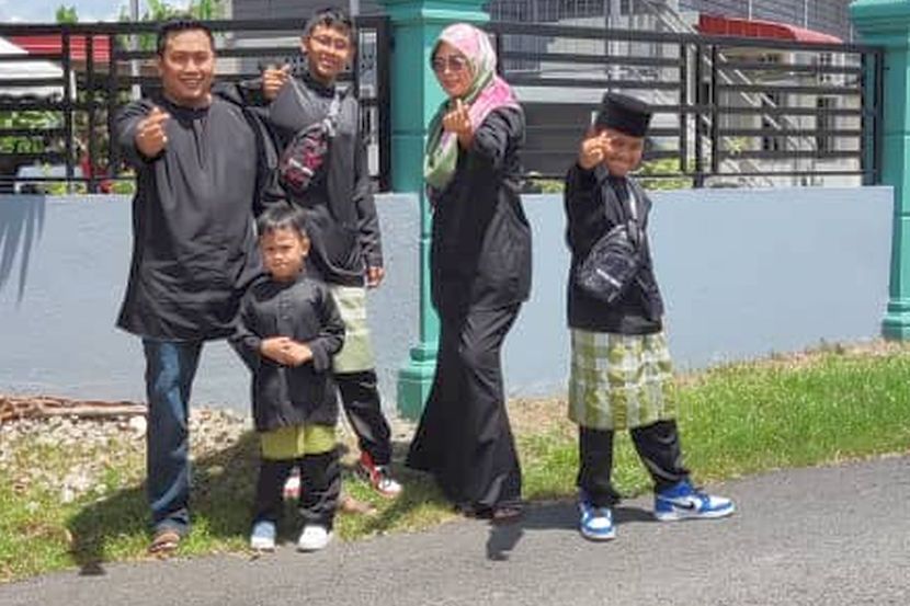 Kamarul bersama isteri dan anak-anaknya.