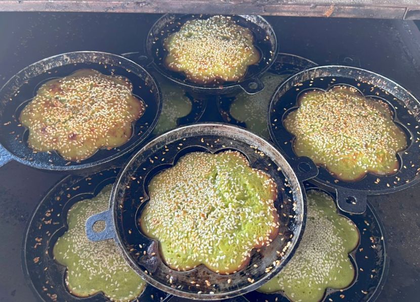 Kuih bakar pandan yang dihasilkan Yaa bersama ibunya.